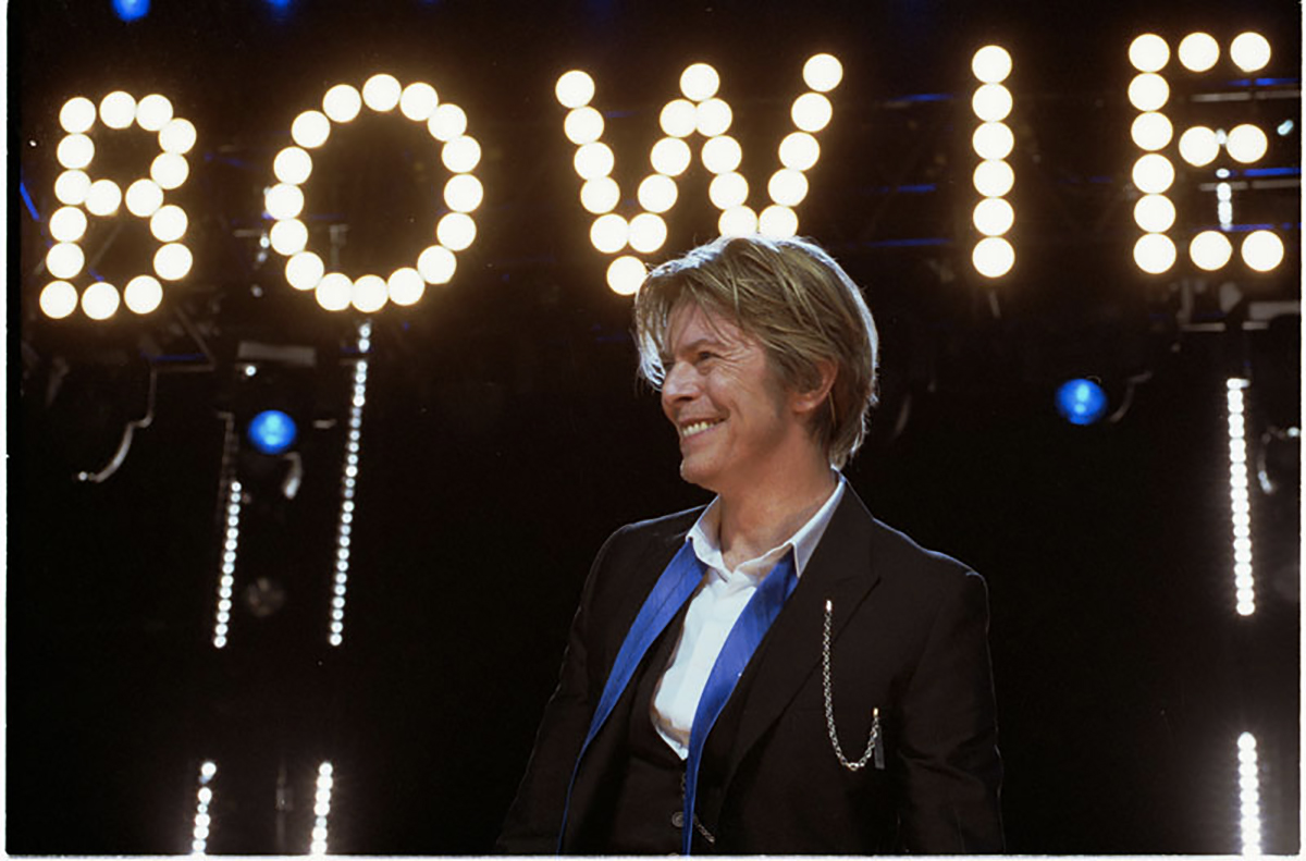 Non M. Eddy Mitchell, David Bowie n’est pas un “escroc du rock”