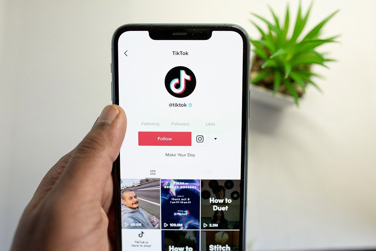 tiktok-tests-its-own-version-of-the-retweet-with-a-new-repost-button